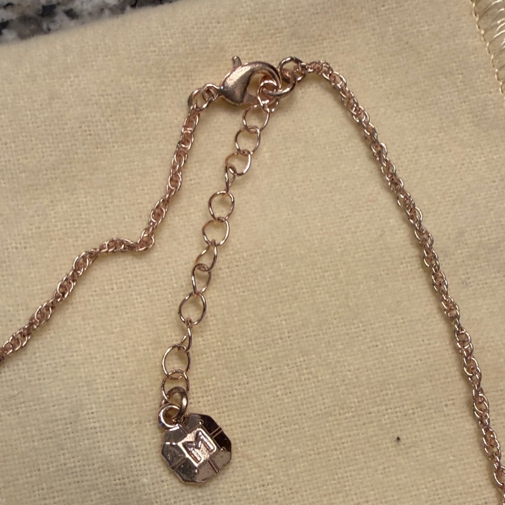 Gorgeous set of earrings and necklace - Picture 2 of 4